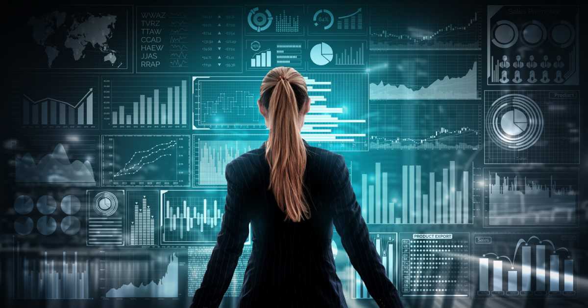 une personne devant des graphs illustrant le digital